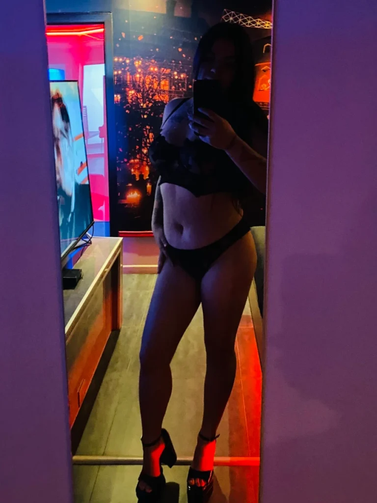 Foto de galería de Monserrat, escort chilena en Hoteles y domicilios